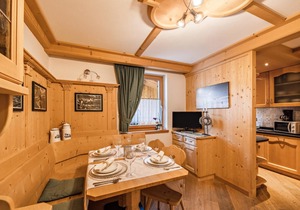 Comfortable Apartment “Eurochalet- M1” close to the Ski Lifts with Mountain View, Wi-Fi & Balcony; Parking Available
