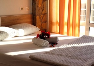 Comfortable room by the swimming pool