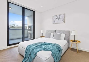 Comfy 3 Bed Apt at Homebush | MHS