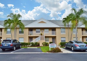 Comfy-Cozy Condo in Great North Naples Location