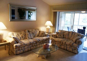 Comfy-Cozy Condo in Great North Naples Location