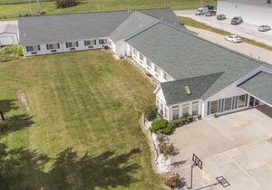 Comfy Petite Queen Suite in the Heart of Red Bud!