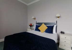 Commodore Hotel