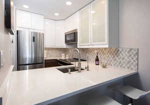 Condo 2 Bedrooms 2 Baths Pool 6 min to Beaches Downtown Restaurants Shopping