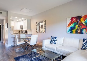 Condo 2 Bedrooms 2 Baths Pool 6 min to Beaches Downtown Restaurants Shopping