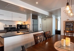 CONDO 3bed and 2bath with pool and tennis/MONT STE-ANNE Between town and mountains