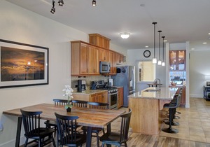 Condo w/4 Bikes & 2 Kayaks - Seasons at Sandpoint