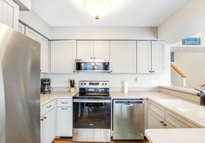 Condo with central AC, private W/D & free WiFi - shared pool