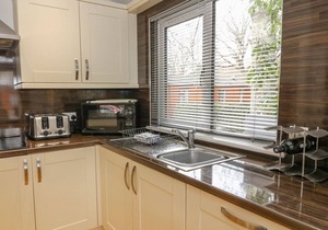 CONISTON NUMBER 9, family friendly, with pool in White Cross Bay