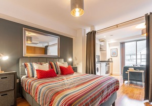 Contemporary 1 Bedroom Apartment - Mailbox