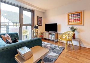 Contemporary 1 Bedroom Apartment - Mailbox