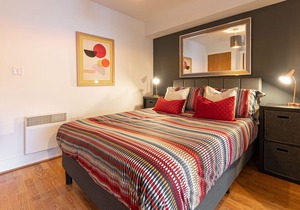 Contemporary 1 Bedroom Apartment - Mailbox