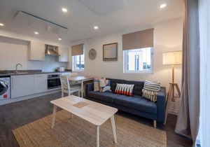 Contemporary 1 Bedroom Apartment in Ashford