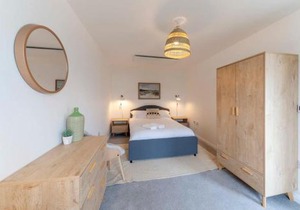 Contemporary 1 Bedroom Apartment in Ashford
