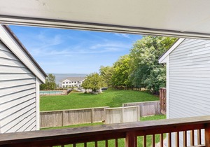 Convenient Dog-Friendly Townhouse w/Bay Views, Fast WiFi, A/C, Gas Grill, & More