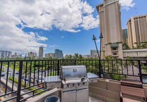 Conveniently located Waikiki studio, with A/C, close to beach, restaurants