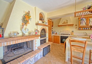 Cosy apartment with A/C, pool, WIFI, TV, patio, panoramic view and parking, close to Siena