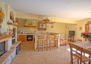 Cosy apartment with A/C, pool, WIFI, TV, patio, panoramic view and parking, close to Siena