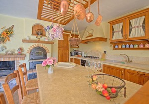 Cosy apartment with WIFI, A/C, pool, TV, patio, panoramic view and parking, close to Siena