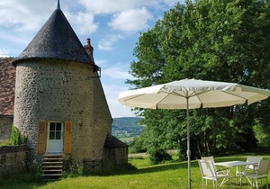 Cosy Castle in Onlay with Swimming Pool
