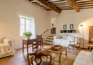 Cosy Farmhouse in Bacchereto with Swimming Pool