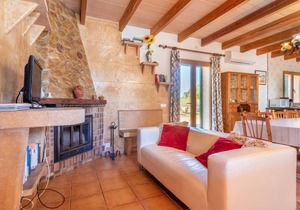 Cosy Holiday Home Els Girasols with Pool, Fireplace, Terrace & Wi-Fi