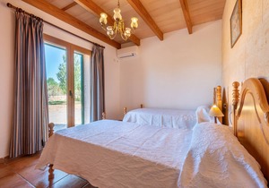 Cosy Holiday Home Els Girasols with Pool, Fireplace, Terrace & Wi-Fi