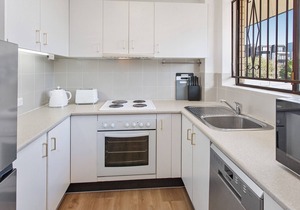 Cosy Unit with Parking near New Farm Park & River