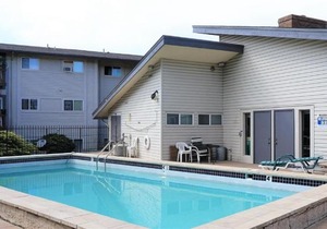 Cozy 2 bedroom 1 bathroom home with Pool - family/chidren friendly
