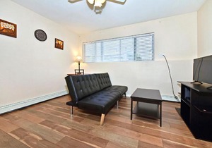Cozy 2 bedroom 1 bathroom home with Pool - family/chidren friendly