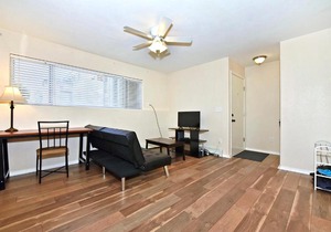 Cozy 2 bedroom 1 bathroom home with Pool - family/chidren friendly