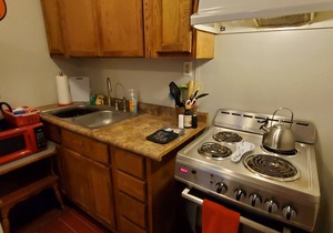 Cozy and In the Middle of it all 2br/1ba - Extended Stay!