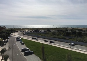 Cozy Beach Front with Rooftop