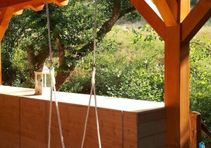 Cozy chalet with fireplace, located in wooded area