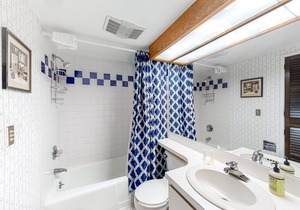 Cozy Condo with Free Wifi, Pools and Tennis Courts, and Nearby Ski Access