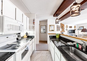 Cozy Condo with Free Wifi, Pools and Tennis Courts, and Nearby Ski Access
