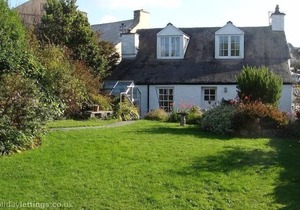 Cozy cottage in heart of St Davids - private garden with Cathedral views