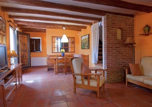 Cozy Cottage in Subirats with Swimming Pool
