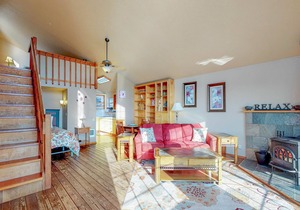 Cozy dog-friendly condo with loft near the beach! Enjoy ocean views & more!