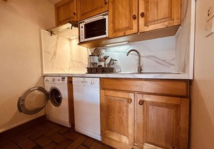 Cozy Duplex with Mezzanine, Balcony & Mountain Views - Sleeps 5