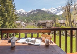 Cozy Duplex with Mezzanine, Balcony & Mountain Views - Sleeps 5