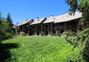 Cozy Duplex with Mezzanine, Balcony & Mountain Views - Sleeps 5