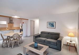 Cozy F2 Apartment, A/C, Terrace, Near Thermes & Park, Pet-Friendly, Lamalou-les-Bains