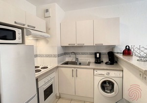 Cozy F2 Apartment, A/C, Terrace, Parking, Near Center and Thermal Baths in Lamalou-les-Bains