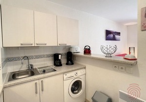 Cozy F2 Apartment, A/C, Terrace, Parking, Near Center and Thermal Baths in Lamalou-les-Bains