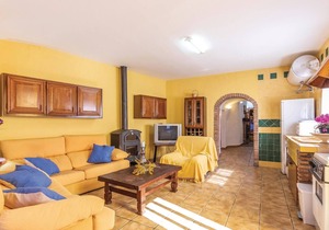 Cozy home in Cuevas del Campo with WiFi