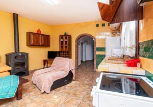 Cozy home in Cuevas del Campo with WiFi