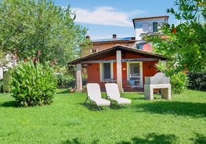 Cozy home in Fornacette PI with WiFi
