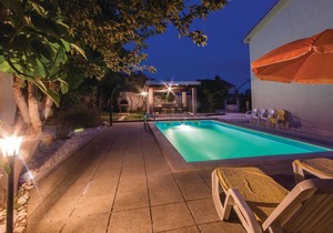 Cozy home in Pula with kitchen