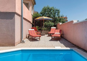 Cozy home in Pula with kitchen